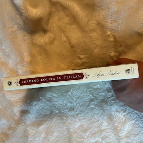 2/$25 - Reading Lolita in Tehran A  Memoir in Books by Azar Nafisi Paperback - Picture 3 of 4